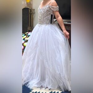 New with tags Calla Collection White Girls Ball gown